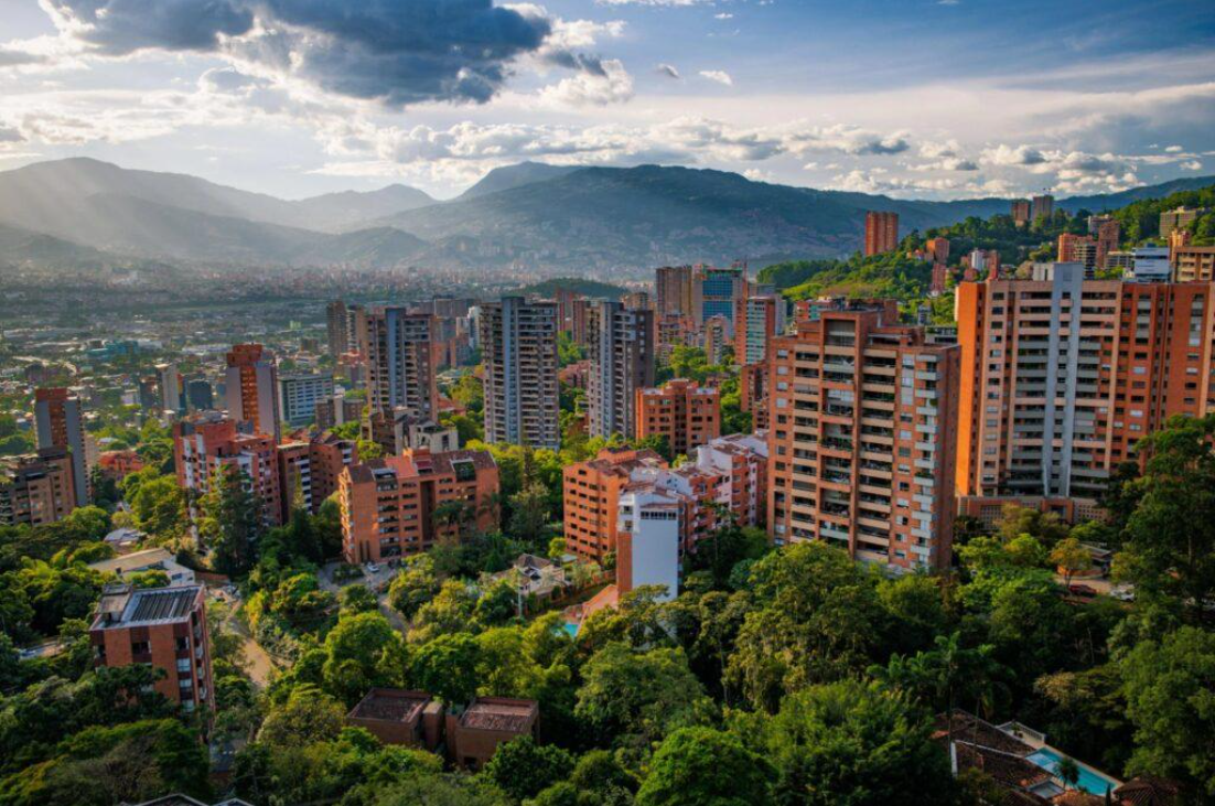 The First 5 Financial Things to Do When You Arrive in Colombia as a Foreigner